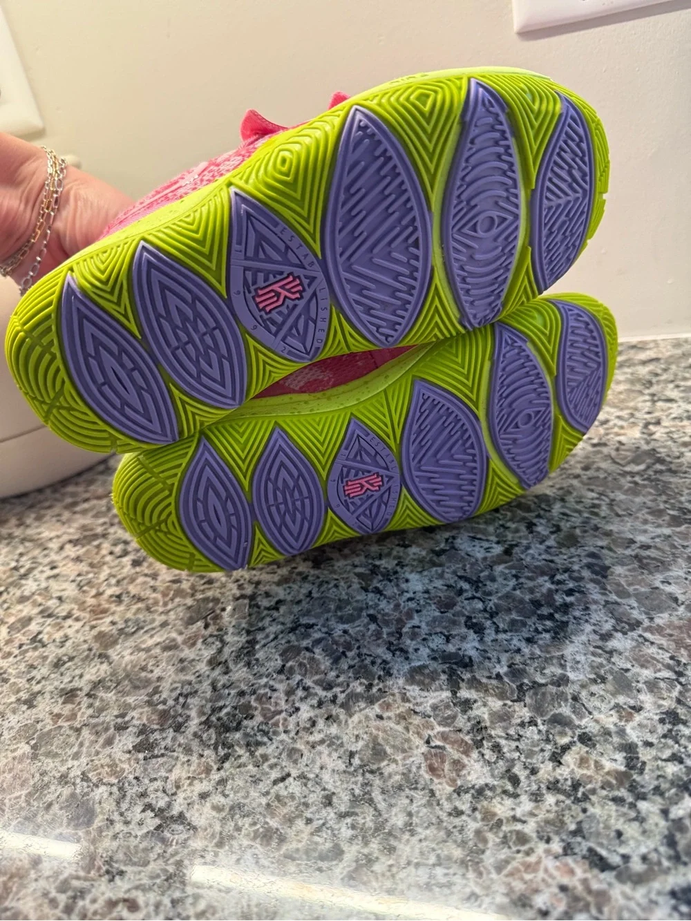 Nike kyrie 5 Patrick star edition (SpongeBob) size 1 youth like new